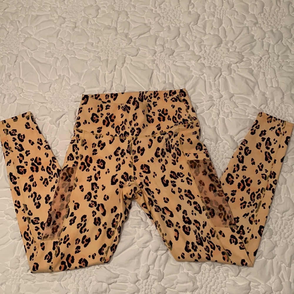 Fabletics high wasted pocket legging and medium impact sports bra